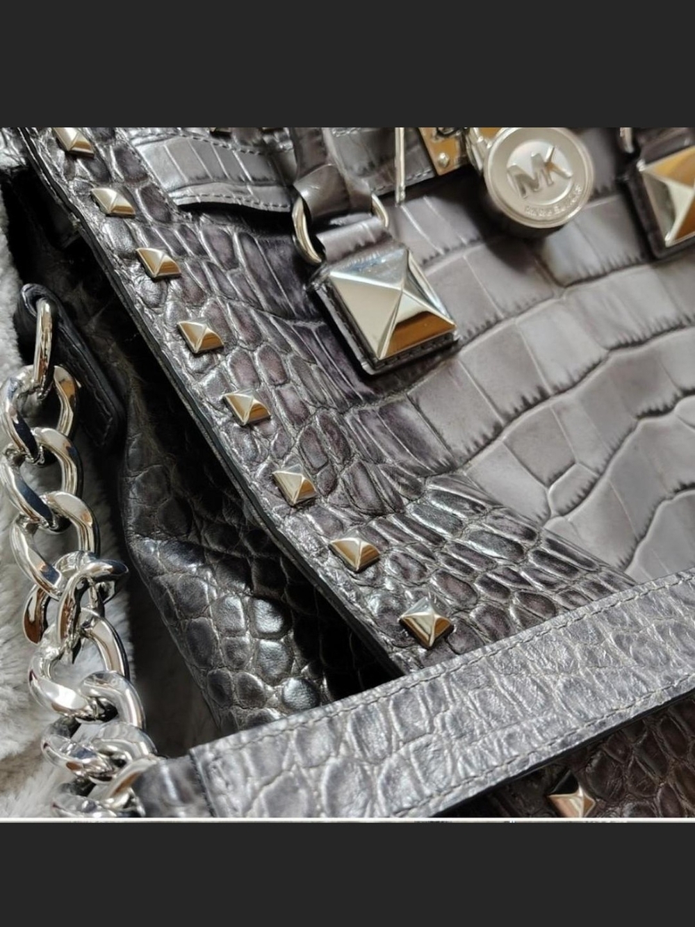 💢 Excellent Condition 💢MK Black & Gray 🩶 Croc-Embossed Stud Large Hamilton - Picture 4 of 8